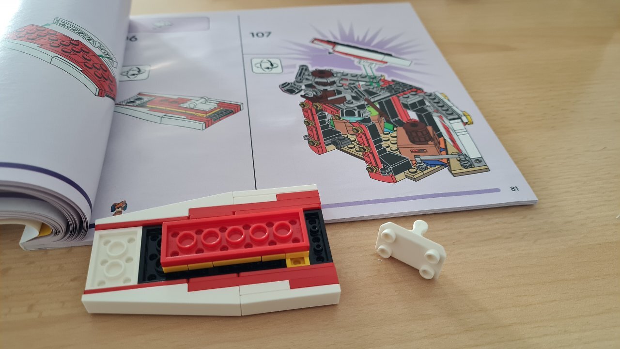 Ein Lego One Piece-Set auf einem Tisch