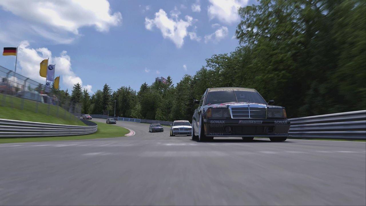 [06/11/2025] Es wäre fantastisch, wenn RaceRoom noch dynamische Wetterbedingungen in die Rennsimulation bringt. Im Regen über die Nordschleife brettern, hat was!