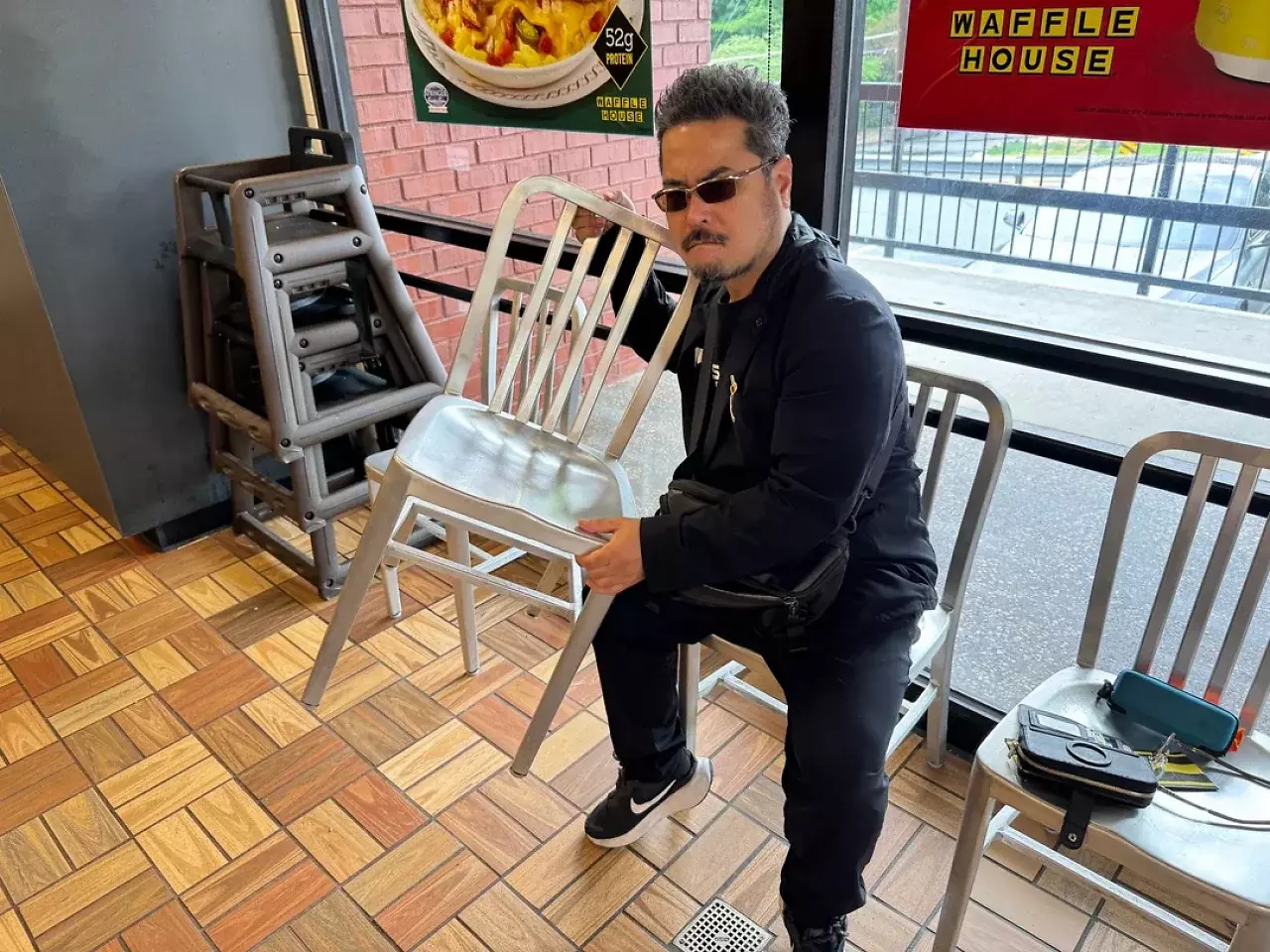 [26/05/2026] Harada in einem Waffle House - endlich ist es soweit.
