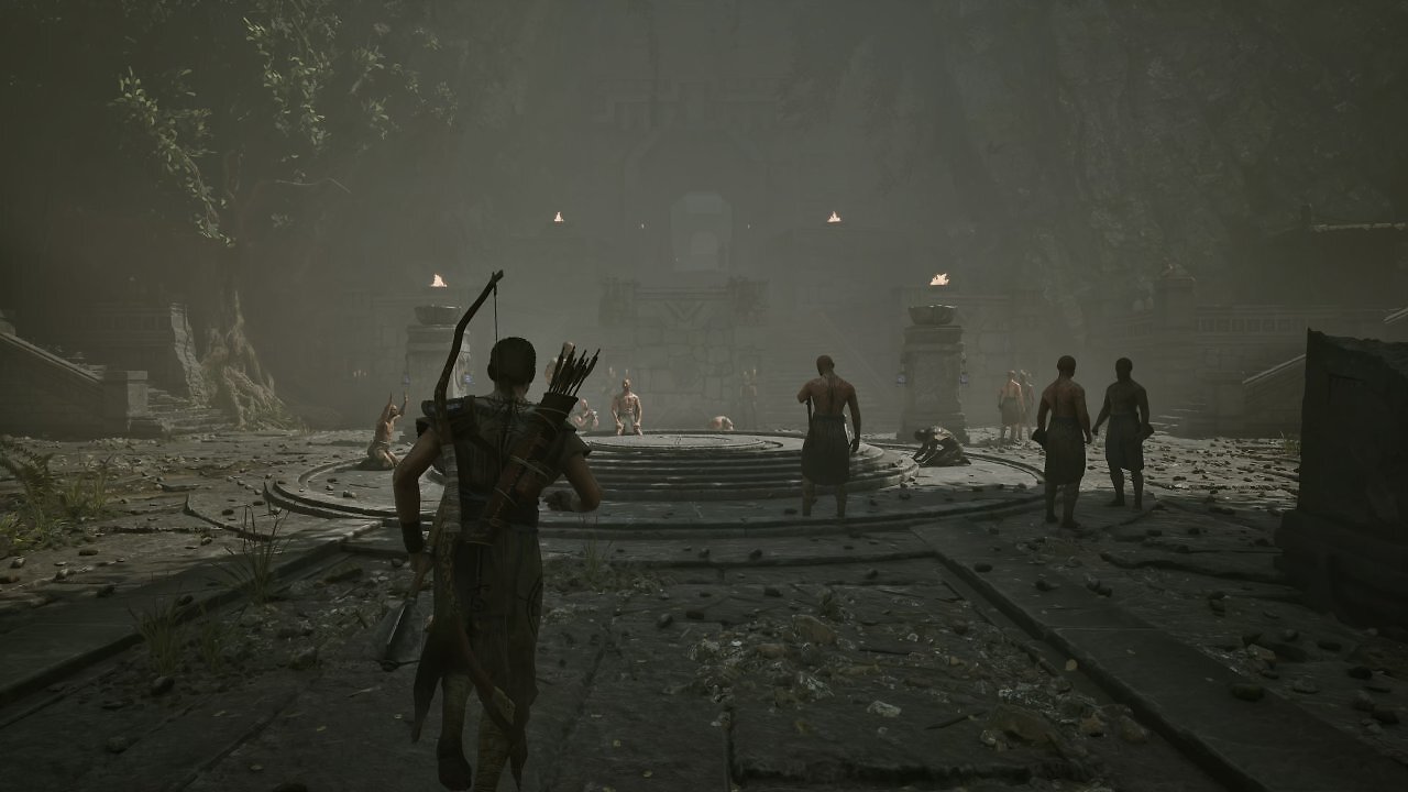 Der Held steht auf dem Tempelvorplatz im Gothic Remake.