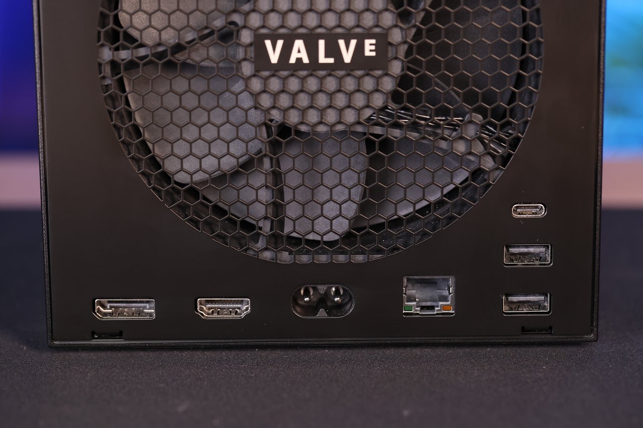 [22/06/2026] Für ein Linux-System unterstützt die Steam Machine erfreulich viele Display-Features, unter anderem VRR, HDR und HDMI CEC. Letzteres ermöglicht es der Steam Machine, euren Monitor oder TV einzuschalten.