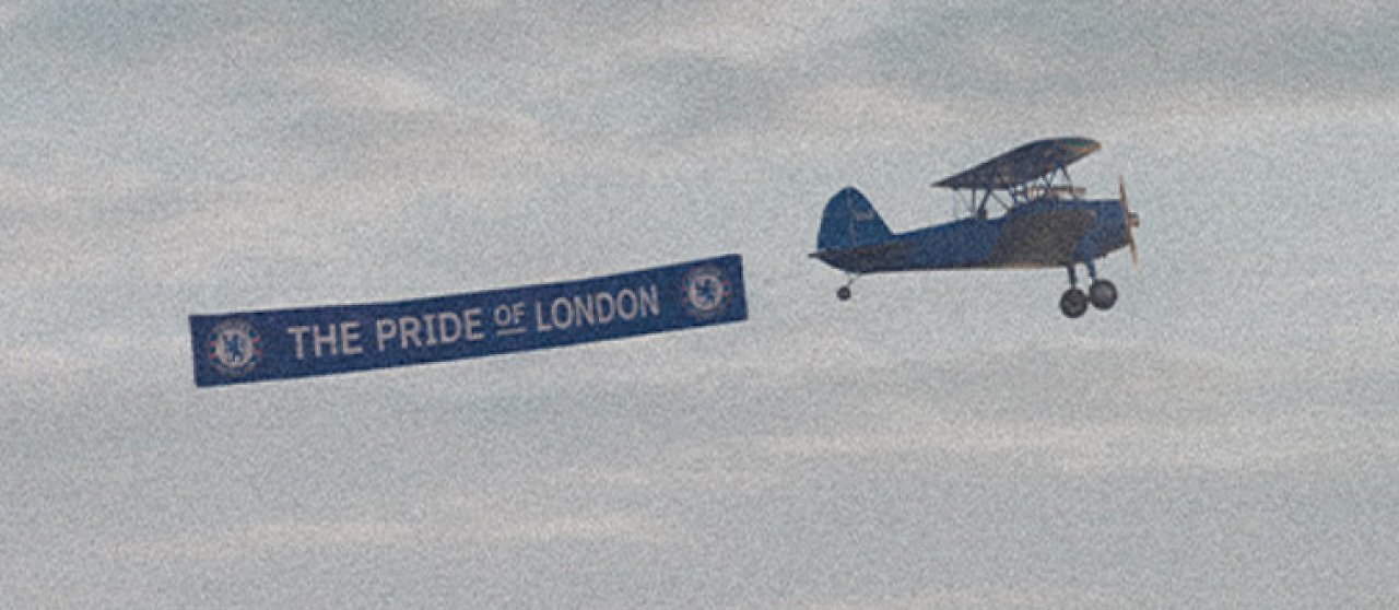 [23/07/2026] FC Chelsea - Ein Flugzeug und offenbar ein 