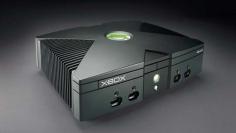Xbox feiert 15-jähriges Jubiläum! Aller Anfang ist schwer: Die erste Xbox kam gewaltig, aber zu spät - und mit gigantischem Controller 
