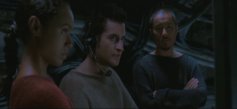 Die komplette Crew der Logos berät sich über das weitere Vorgehen im Matrix-Universum.