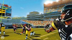 Sehnsüchtigen Blickes erwartet Jerome Bettis den Ball.
