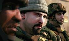 (2008) Battlefield: Bad Company war in zweierlei Hinsicht einzigartig: Zum einen war es der Serienableger, der nur für die Konsolen entwickelt wurde. Zum andern enthielt der Ego-Shooter erstmals eine echte Kampagne mit nennenswerter Handlung und glaubwürdigen Charakteren. In den Vorgängern war der Solo-Part nichts weiter als der Mehrspieler-Modus - nur mit Bots, statt Mitspielern. 