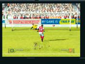 Mit dem C-Stick kann der Keeper neuerdings vor dem Schuss in die Hocke gehen oder mit den Armen wedeln.! BILD: N-ZONE