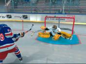 Die KI der Goalies reagiert mit hervorragenden Reflexen auf Ihre Versuche, ein Tor zu erzielen.