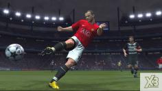 PES 2009: Fulminante Schüsse könnt ihr euch in Zeitlupe noch mal in Ruhe ansehen.