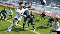 PES 2013 im Test: Spektakuläre Hechtkopfbälle, Fallrückzieher, Lattenkracher aus der zweiten Reihe - bei PES bekommt ihr in jedem Spiel Fußball-Delikatessen serviert.