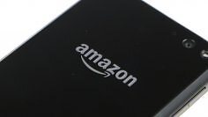 Das Fire Phone 2014 (auf dem Foto teilweise zu sehen) war ein großer Flop für Amazon. Bald könnte ein neues Smartphone kommen.