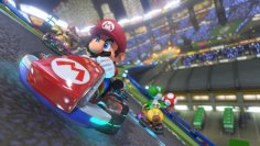 Mario rast auf seinem Kart dem Sieg entgegen.