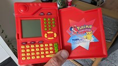 24 Jahre altes Pokédex-Spielzeug