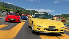 In Zukunft soll das Rendering in Gran Turismo effektiver werden, um Ressourcen freizugeben. Das Bild zeigt eine Szene mit mehreren Fahrzeugen aus dem Spiel Gran Turismo 7 auf PS5.