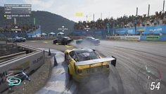 Forza Horizon 6 wischt mit den Vorgängern den Boden auf und lässt diese auf der Strecke. Das Bild zeigt eine Spielszene mit mehreren Rennwagen auf einer Rennstrecke vor Publikum.
