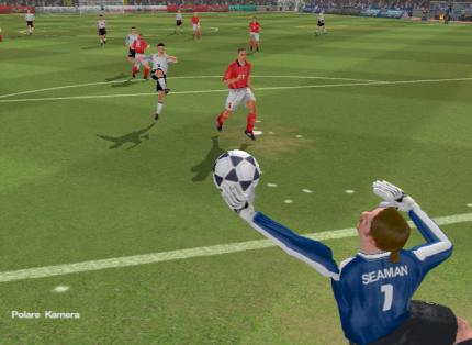 Seaman kommt gerade noch an diesen Schuss von Neuville heran.