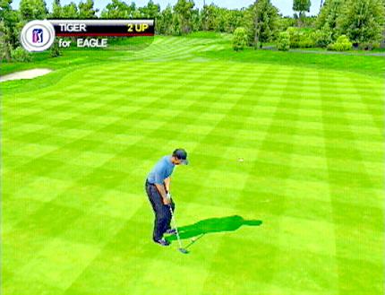 DER MEISTER SELBST Tiger Woods beim Putten kurz vor dem Birdie.
