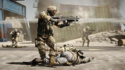 (2010) Battlefield: Bad Company 2: Kein Fadenkreuz, keine Killcam und deutlich schlagkräftigere Waffen. Wer es realistisch mag, wird mit dem Hardcore-Modus bestens bedient. 