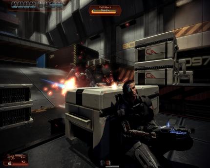 So wie eure Gegner können auch Shepard und sein Team Deckung suchen, im Stehen oder in der Hocke. Mauern und Kisten überspringt man nun einfach per Tastendruck.