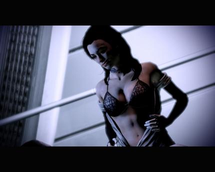 Die Romanzen in Mass Effect 2 sind cleverer, einfühlsamer und interessanter als im ersten Teil. Bioware verzichtet abermals auf platte Dialoge und billig eingestreute Fummelszenen - nackter als dieser Moment wird's nicht.