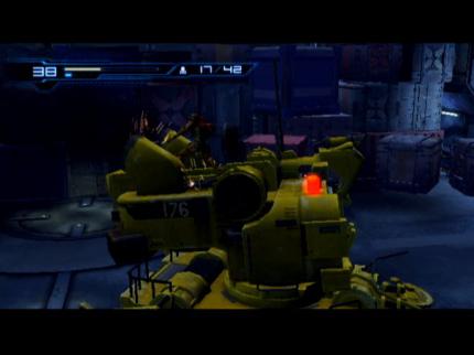 Nachdem wir die Arme des Roboters abgeschossen und seine Räder eingefroren haben, kann Samus einen Overblast-Schuss auf dem Kopf des Ungetüms platzieren.