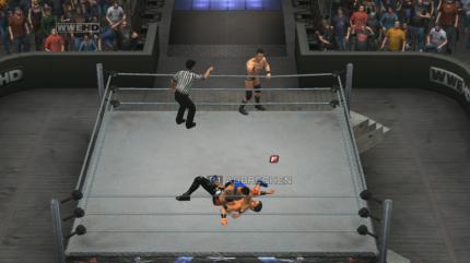 Das WWE-Welt-Feature sorgt unter anderem dafür, dass sich andere Wrestler überraschend in eure Matches einmischen.