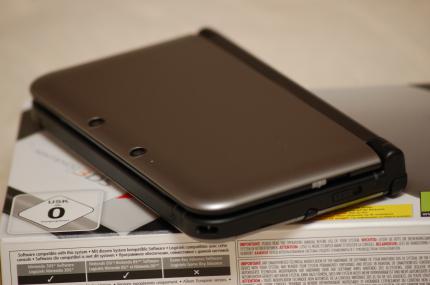Das Stromkabel liegt dem Nintendo 3DS XL nicht bei - das gibt's nur gegen Aufpreis.