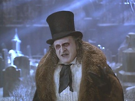Danny DeVito als Pinguin / Oswald Cobblepot