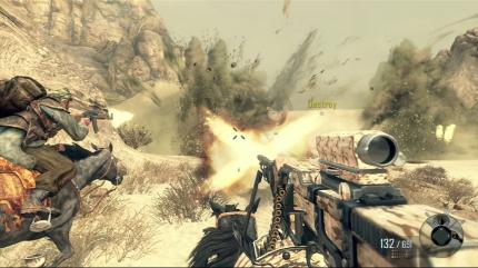 Black Ops 2 im Konsolen-Test: In Afghanistan zieht ihr hoch zu Ross etliche Panzer und Hubschrauber aus dem Verkehr.