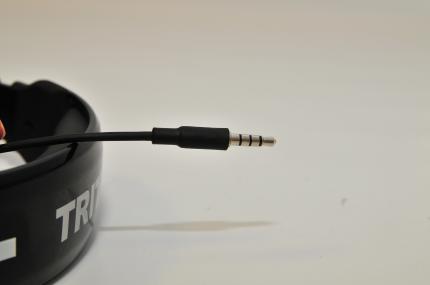 Die Playstation 4 unterstützt kombinierte Headset-Stecker und benutzt kein eigenes Steckformat.