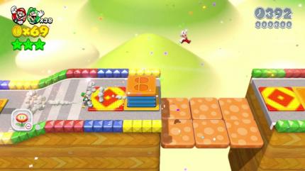 Super Mario 3D World im Test - Dieser Laufbild-Level erinnert an Super Mario Kart für SNES.