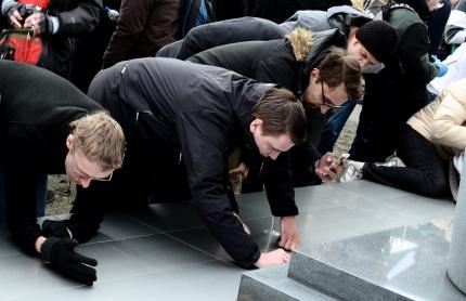 CCP enthüllt ein Monument mit Geschichte: In der Bodenplatte sind die Namen aller Spieler eingraviert.