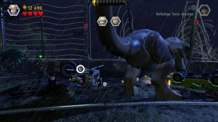 Hinter dem Rücken des T-Rex überlegen wir uns ein Ablenkungsmanöver.