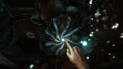 An solchen mysteriösen Stationen heilt ihr in Soma die Verletzungen eures Alter Egos nach einer Begegnung mit einem Monster.