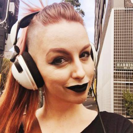 Jennifer Scheurle ist Game Designerin bei Flat Earth Games, wohnt in Sydney und arbeitet gerade an Objects in Space.
