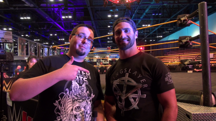 PCG-Redakteur Chris mit Zelda-Fan Seth Rollins.