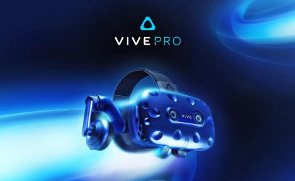 Die HTC Vive Pro steigert die Auflösung im Vergleich zum Vorgängermodell um 78 Prozent (1.440 x 1.600 Pixel pro Auge). Zudem optimierte HTC Ergonomie und Komfort und ergänzte Dual-Mikrofone, Dual-Frontkameras sowie eingebaute Kopfhörer