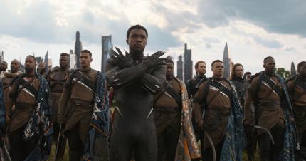 Szenenbild: 'Avengers: Infinity War' - Black Panther mit seiner Armee