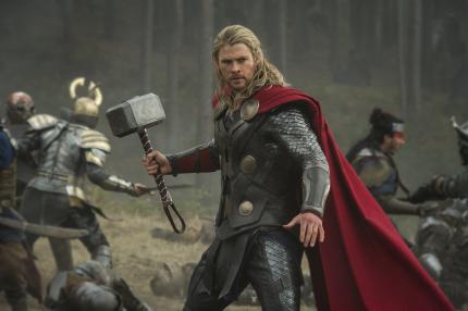 Szenenbild: 'Thor - The Dark Kingdom' (2013) - Thor im Kampf