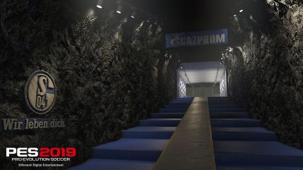 Als wäre man live im Stadion: Konami hat selbst die Spielertunnel der Arenen originalgetreu nachgebildet.