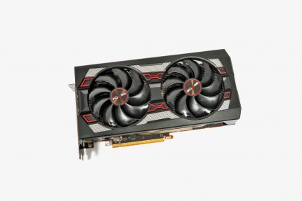 Mit der AMD Radeon RX 5700 XT - hier das Modell Pulse von Sapphire - hat AMD eine starke Grafikkarte im Portfolio, die ihren Preis wert ist.