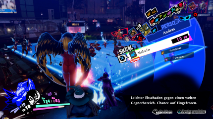 Die Kämpfe laufen prinzipiell mit Gegnerscharen im Musou-Stil ab, erlauben euch aber eine kleine Verschnaufspause, sobald ihr das Persona-Auswahlmenü aufruft.