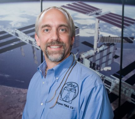 Richard Garriott (hier auf einem Foto aus dem Sommer 2008) konnte sich schon immer für den Weltraum begeistern. Am 12. Oktober 2008 flog er an Bord einer Sojus-TMA-13 Kapsel als erster Spieleentwickler auf die ISS. In der Film-Doku Man on a Mission: Richard Garriott’s Road to the Stars (2009) skizziert er die Höhepunkte dieser wohl aufregendsten Phase seines bisherigen Lebens.<br> &nbsp;