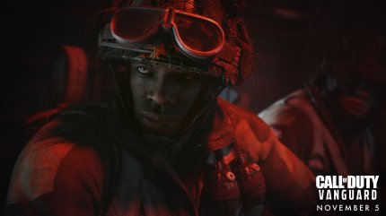 Arthur Kingsley, gespielt von Chiké Okonkwo, zieht als britischer Agent ins Feld und geht als Anführer der Gruppe mit gutem Beispiel voran.