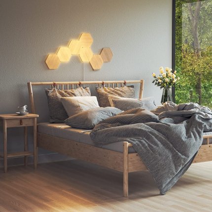 <strong>Nanoleaf Elements Wood Look: </strong>Die LED Panels in Holzoptik gibt es jetzt bei Amazon günstiger.