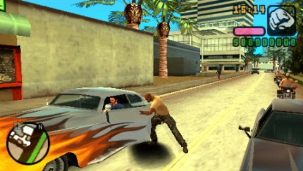 Das für PSP und PS2 entwickelte Grand Theft Auto: Vice City Stories versteht sich als Prequel zu GTA: Vice City und lässt Spieler in die Rolle von Ex-Soldat Victor Vance schlüpfen.