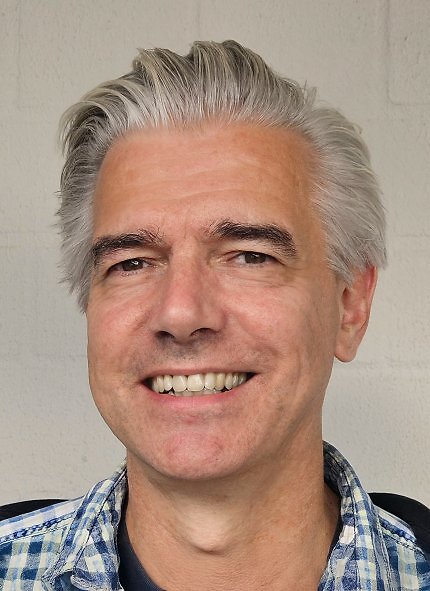 Daniel Dumont ist als Studioleiter und Creative Director<strong> </strong>bei Gaming Minds Studios tätig und somit federführend für die Produktion von Tropico 7 verantwortlich. Der Entwickler gilt als Spezialist für komplexe Wirtschafts- und Aufbausimulationen wie Railway Empire und Port Royale.