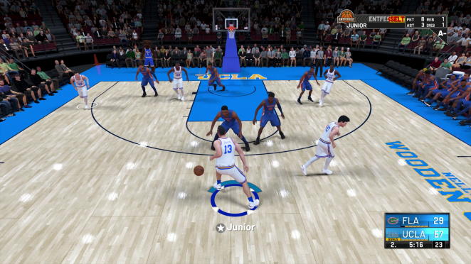 In My Career führt ihr euren selbsterstellten Spieler über High School und College zu Ruhm in der NBA. Wer kein Echtgeld ausgeben will, muss jedoch grinden.