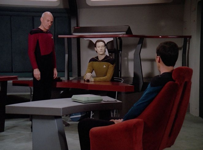 Patrick Stewart in Hochform: In „Wem gehört Data“ werden komplexe Themen angeschnitten – und Picard hält eine seiner besten Reden aller Zeiten! &nbsp; (1)