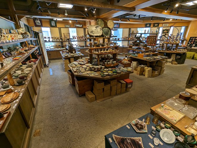 Keramik, so weit das Auge reicht. Dieser Shop am Anfang der 'Kitchen Street' in Kappabashi, Tokyo